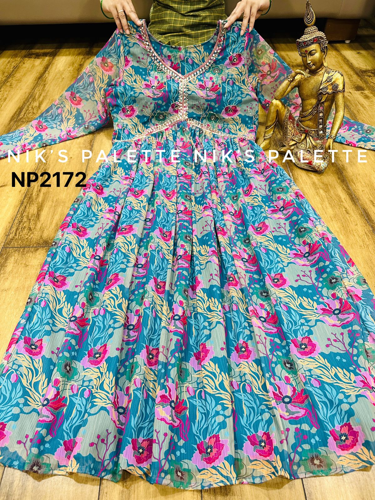 Premium chiffon 3 pc suit with mirror and cutdaba handwork on yoke.. and pant Chudidar sleeves.. Chiffon shaded dupatta with border