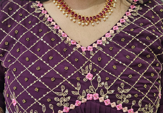 Front pleated dress in grape wine/grape wine colour