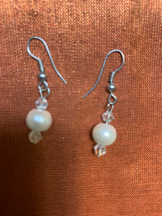 White pearl hanging earring