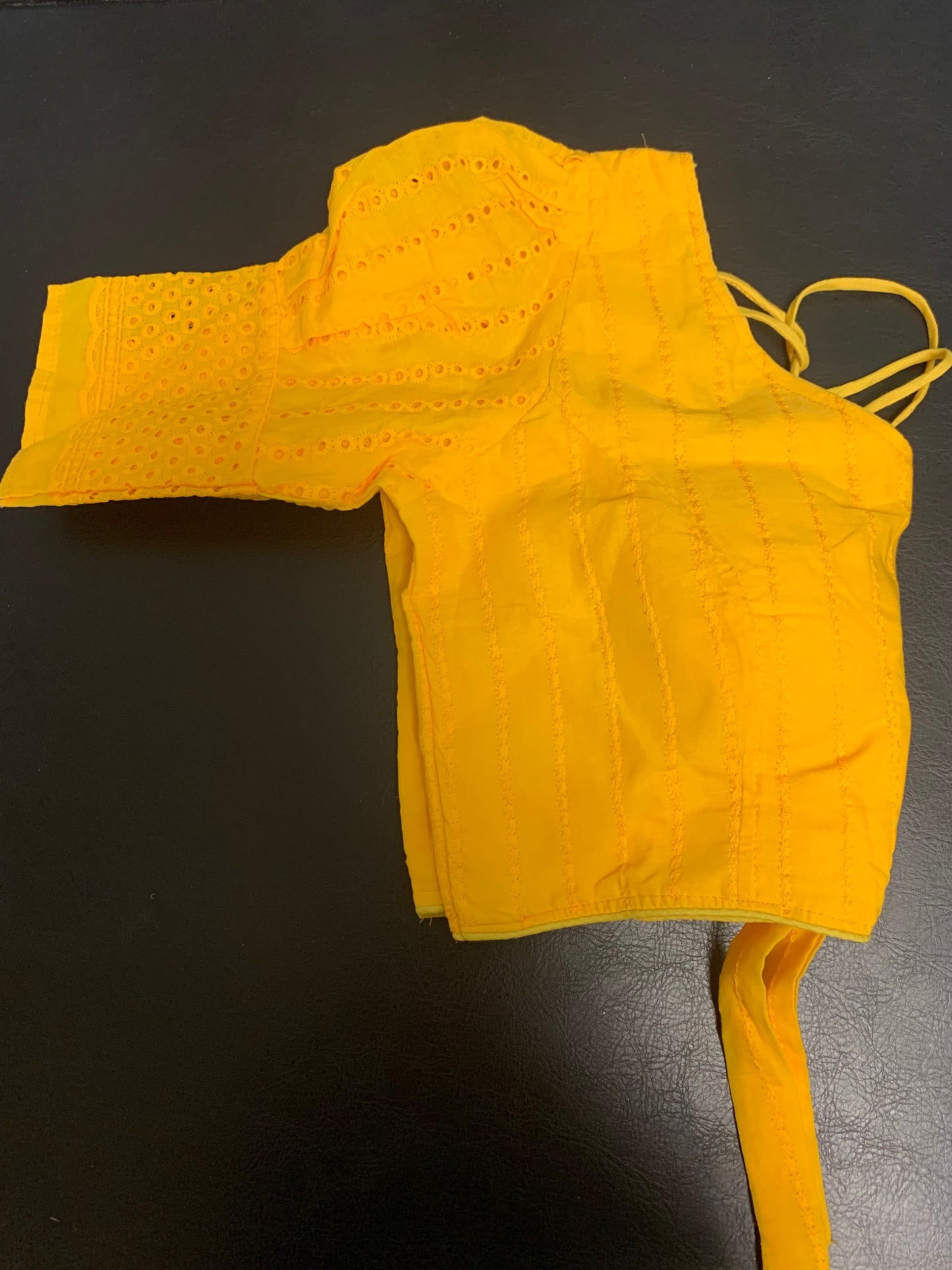 Yellow hakoba blouse with bow behind