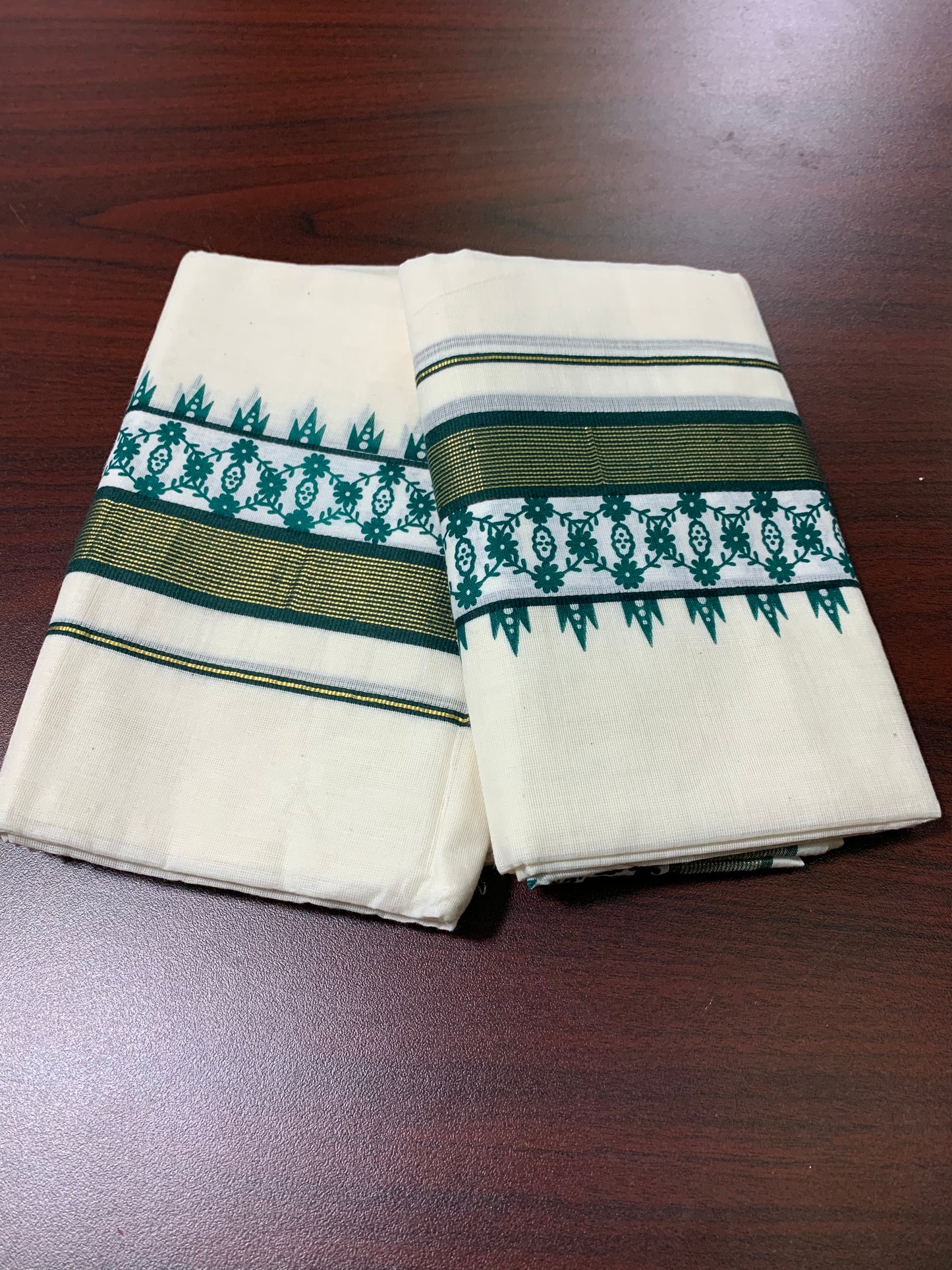 Kerala settu mundu with dark green border