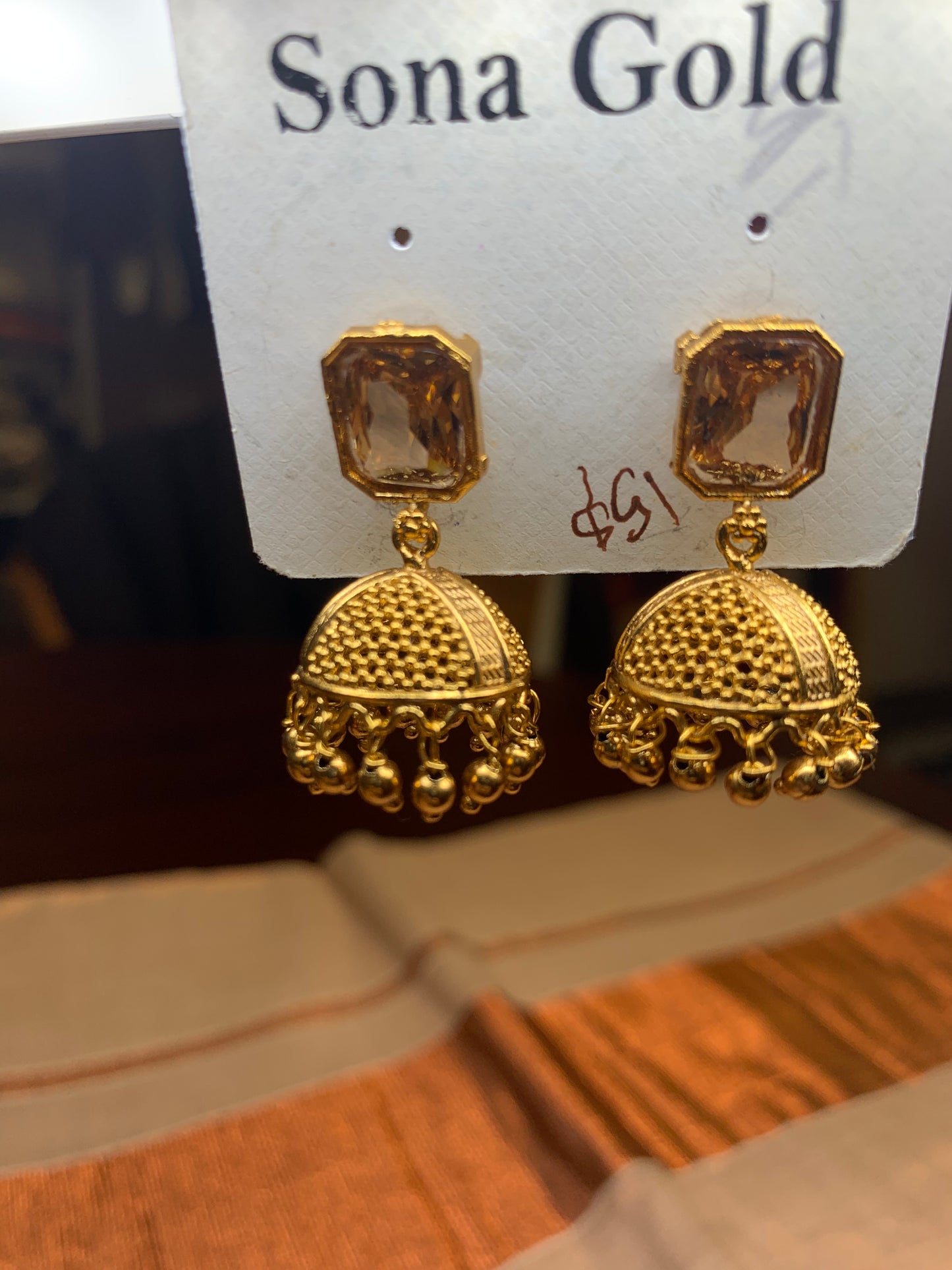 Gold stone jhumka earring