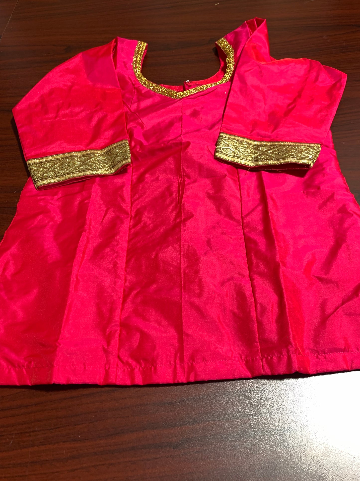 Dance top in magenta colour