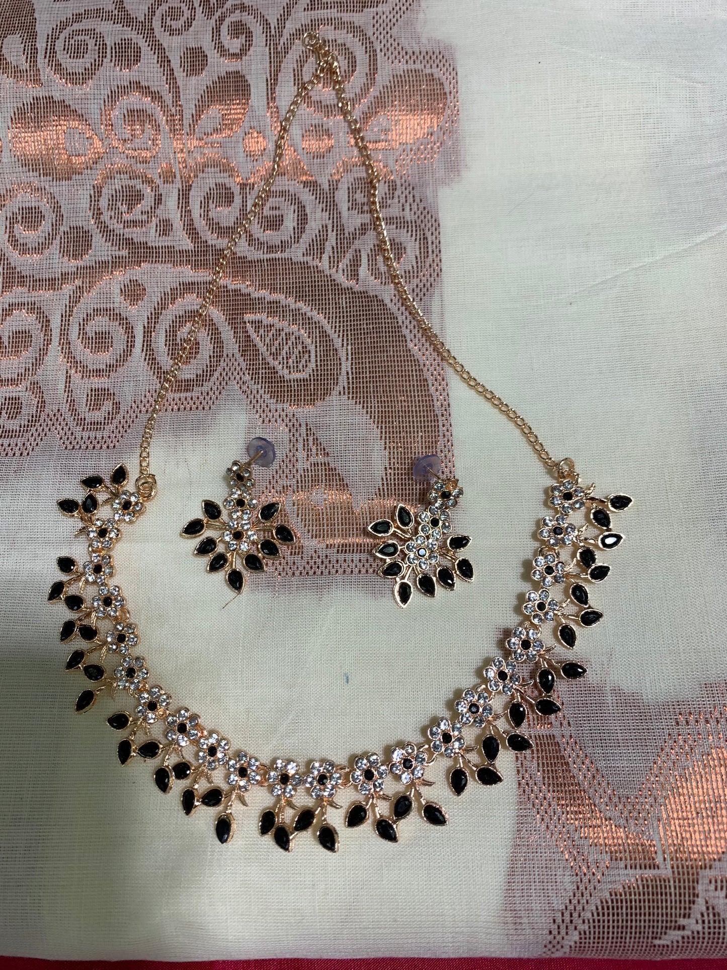 Rose gold necklace with black stone