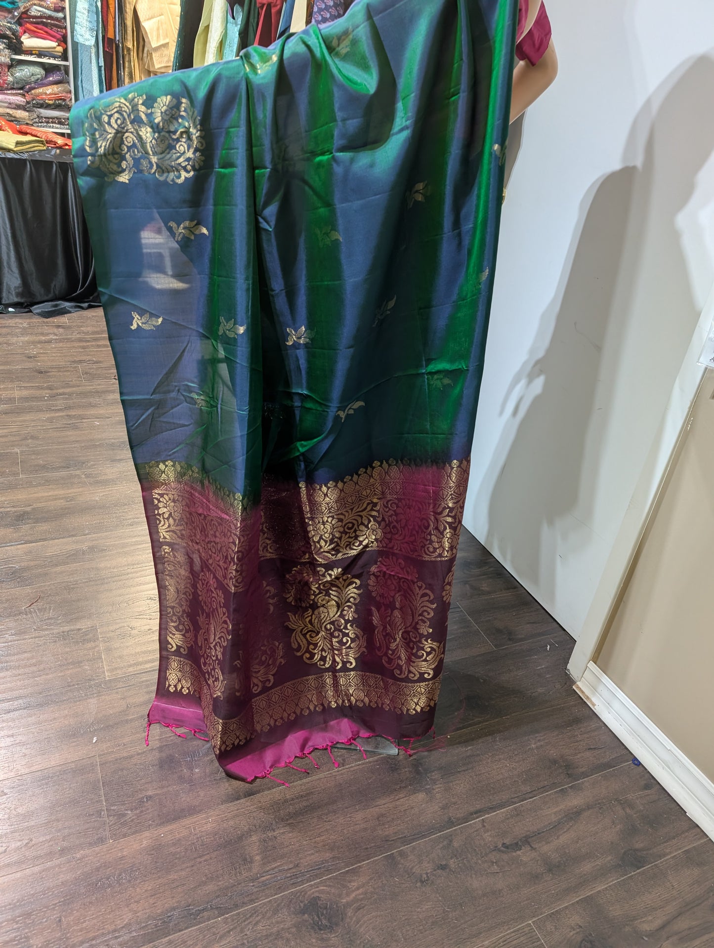 Dark green double shaded pure Kanjeepuram silk saree