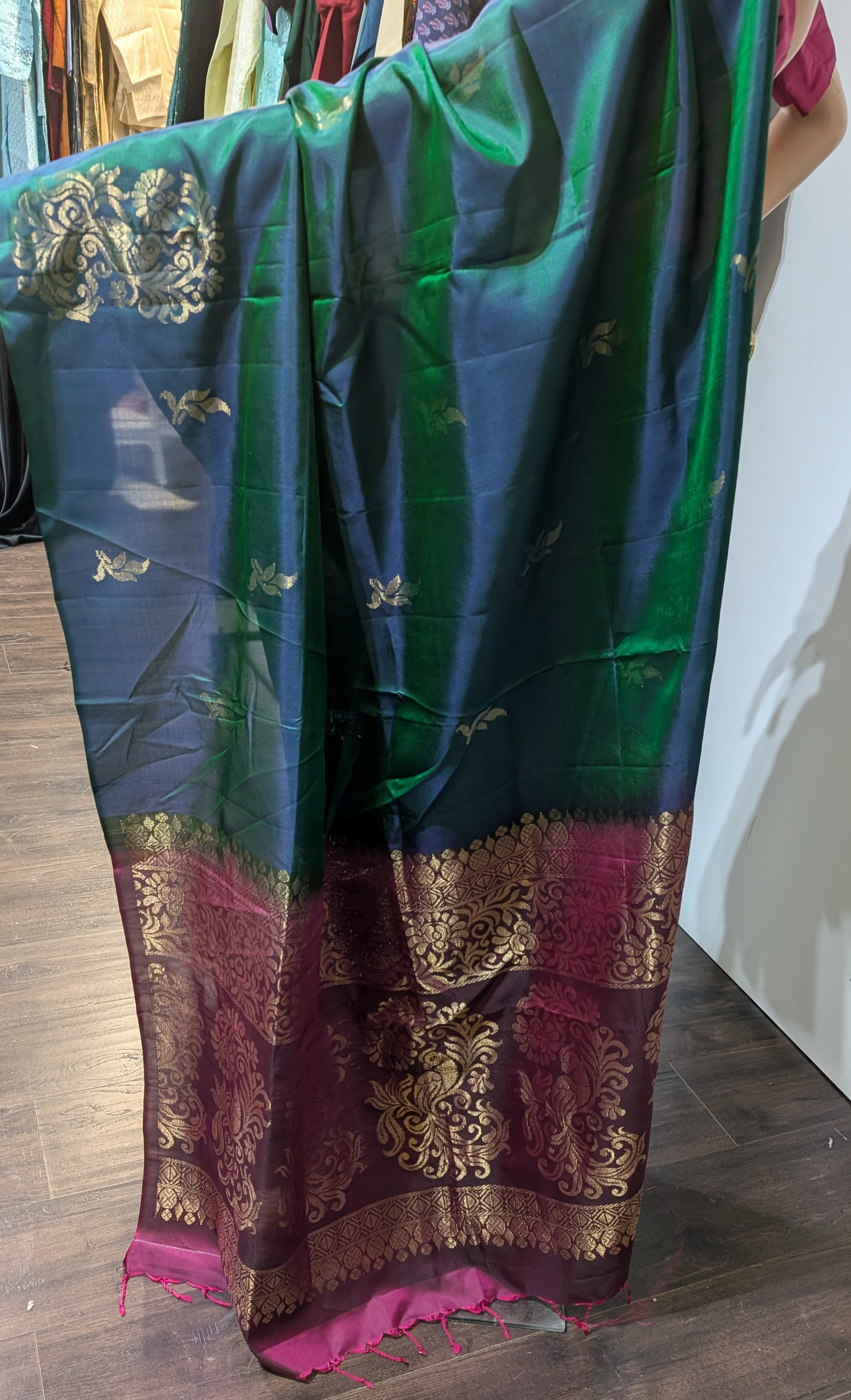 Dark green double shaded pure Kanjeepuram silk saree