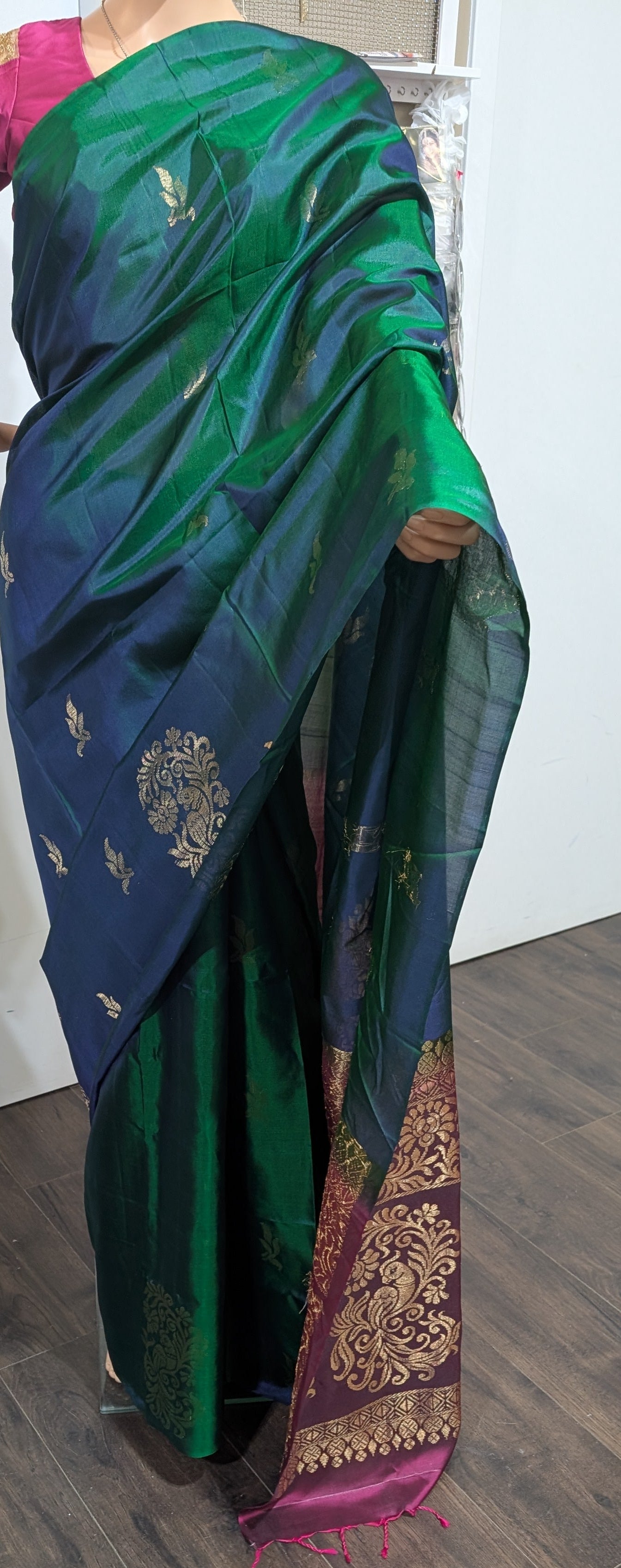 Dark green double shaded pure Kanjeepuram silk saree